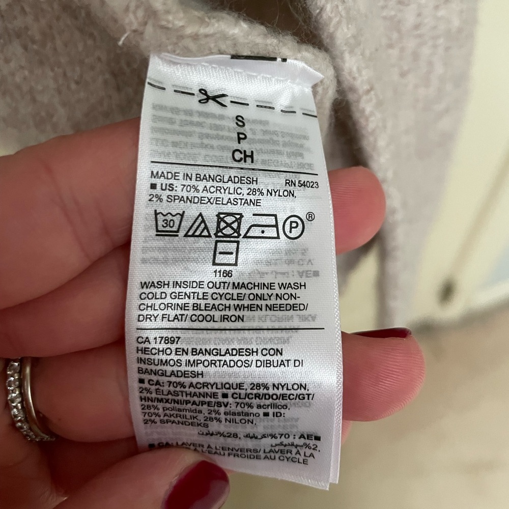 Old Navy Sweater - Picture 4 of 4